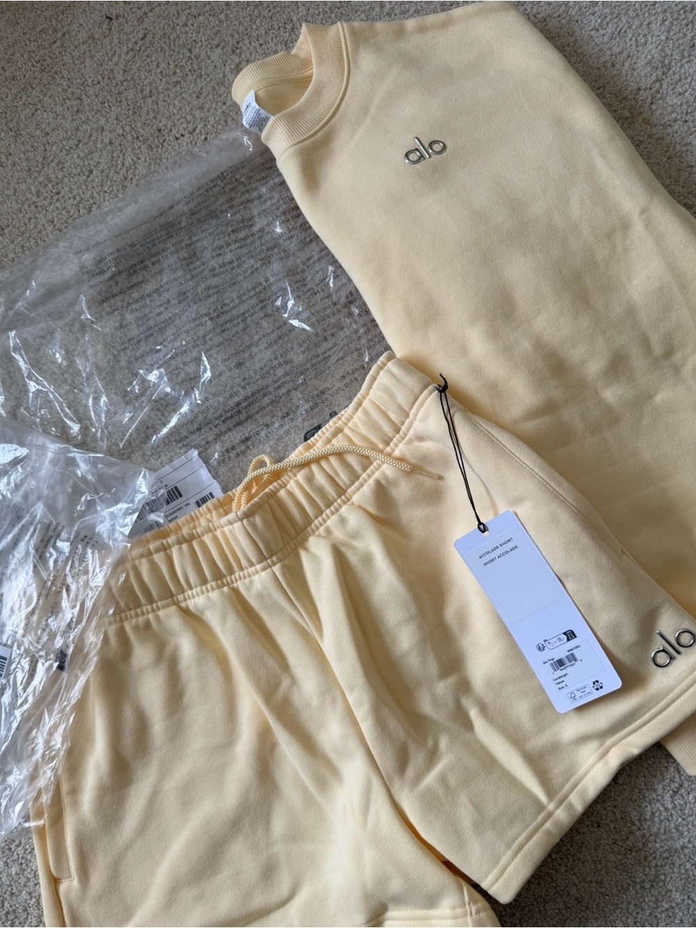 ALO Candlelight Yellow Cozy Sweatshirt & Shorts Set Size SMALL NWT - Picture 6 of 8